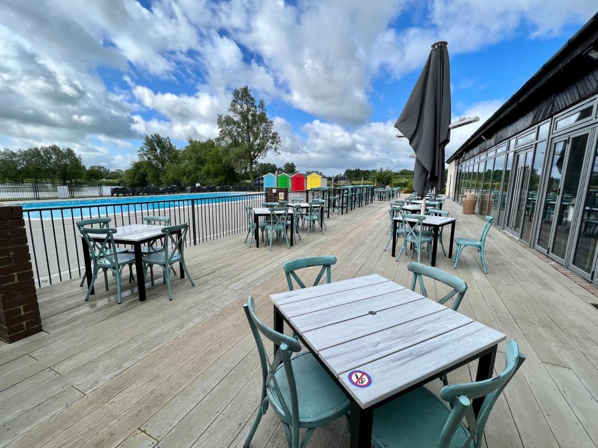 Mallard Corner, Cosy Cotswold Lakeview Lodge South Cerney Exteriör bild