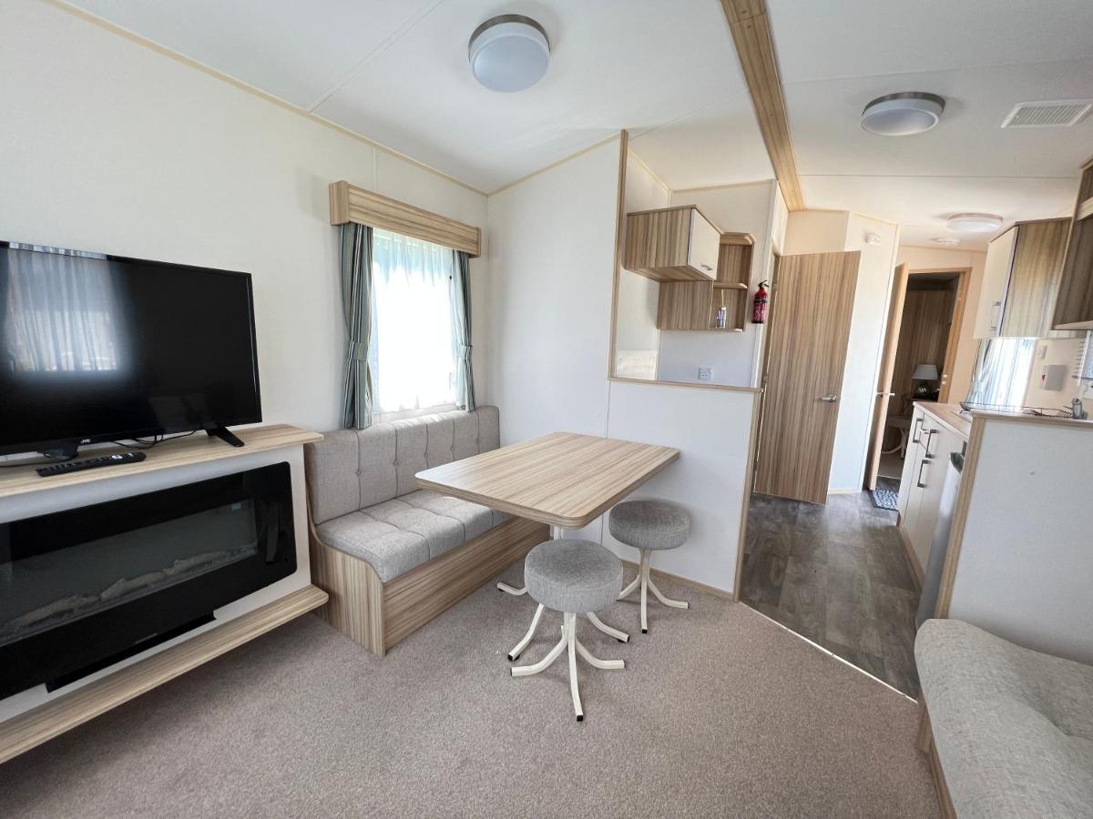Mallard Corner, Cosy Cotswold Lakeview Lodge South Cerney Exteriör bild