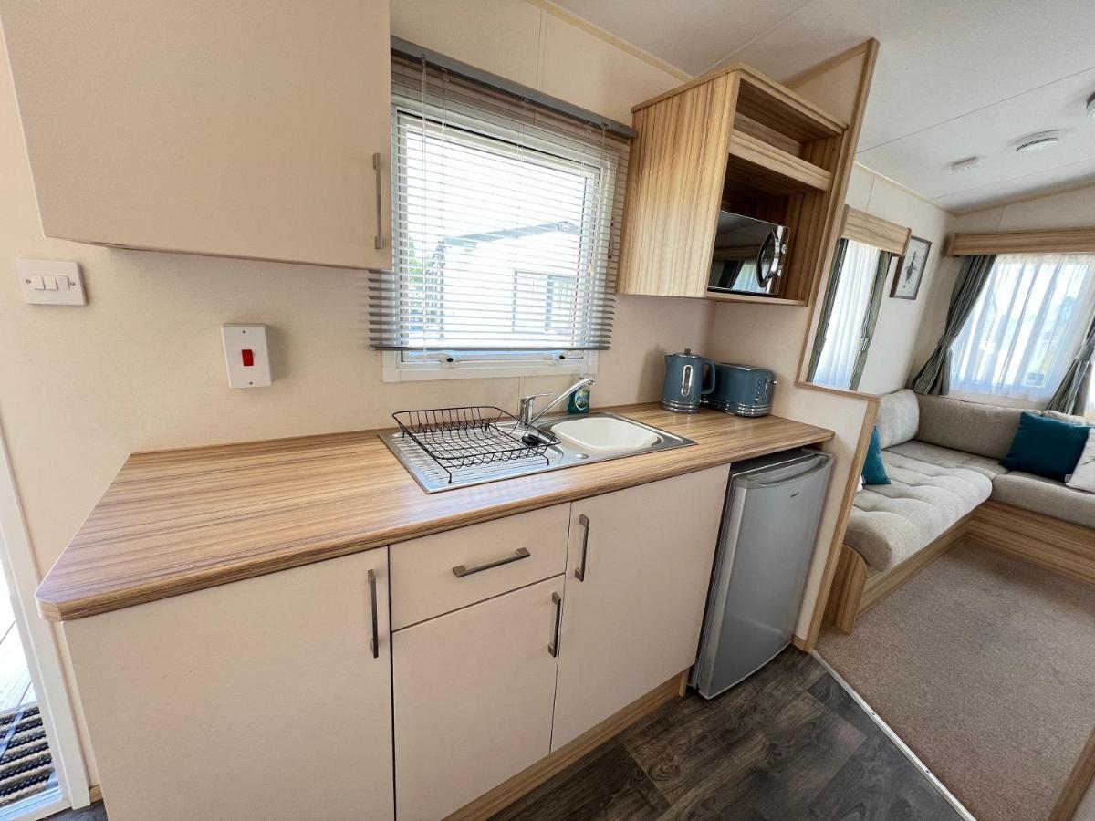 Mallard Corner, Cosy Cotswold Lakeview Lodge South Cerney Exteriör bild