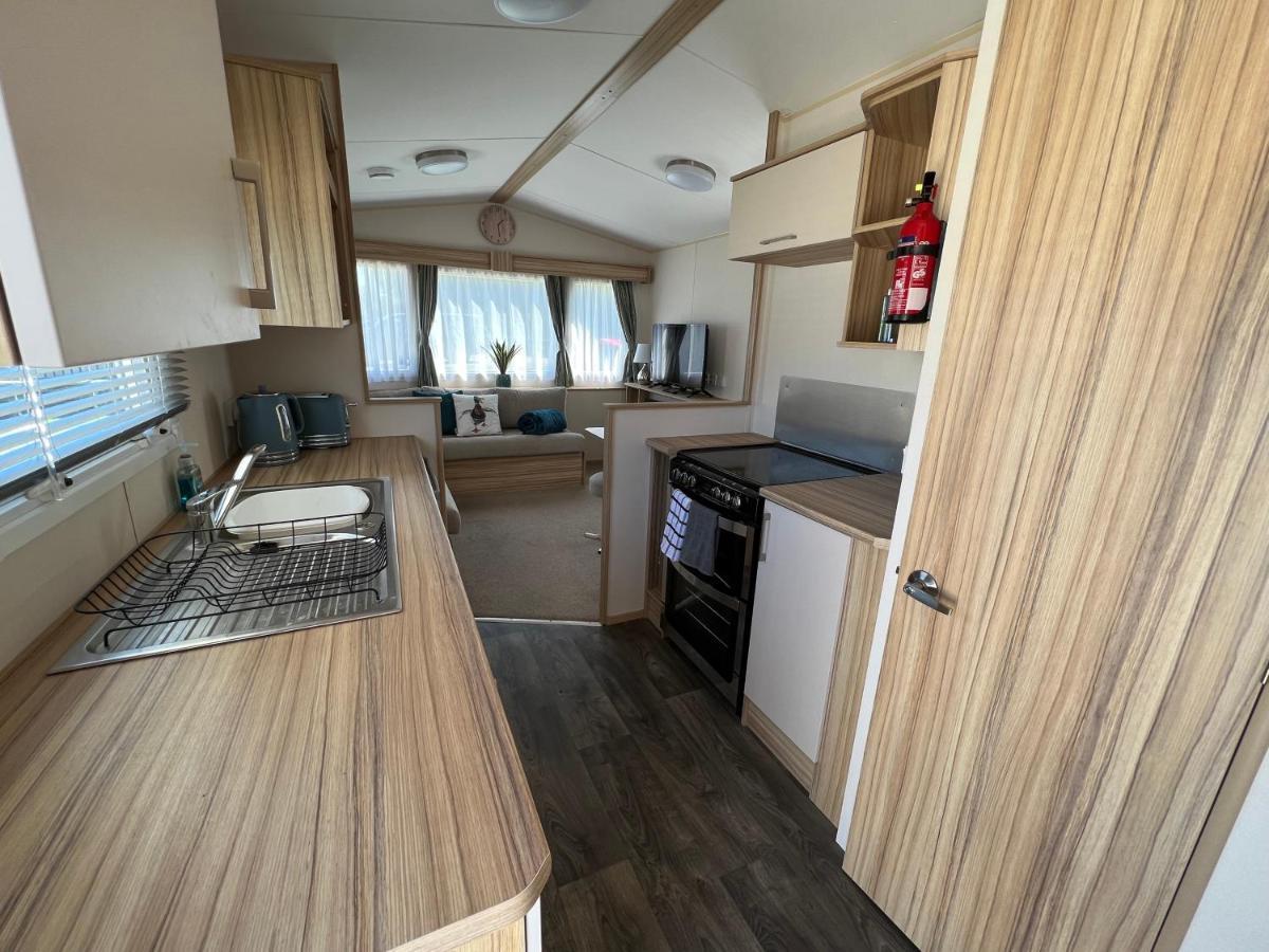 Mallard Corner, Cosy Cotswold Lakeview Lodge South Cerney Exteriör bild
